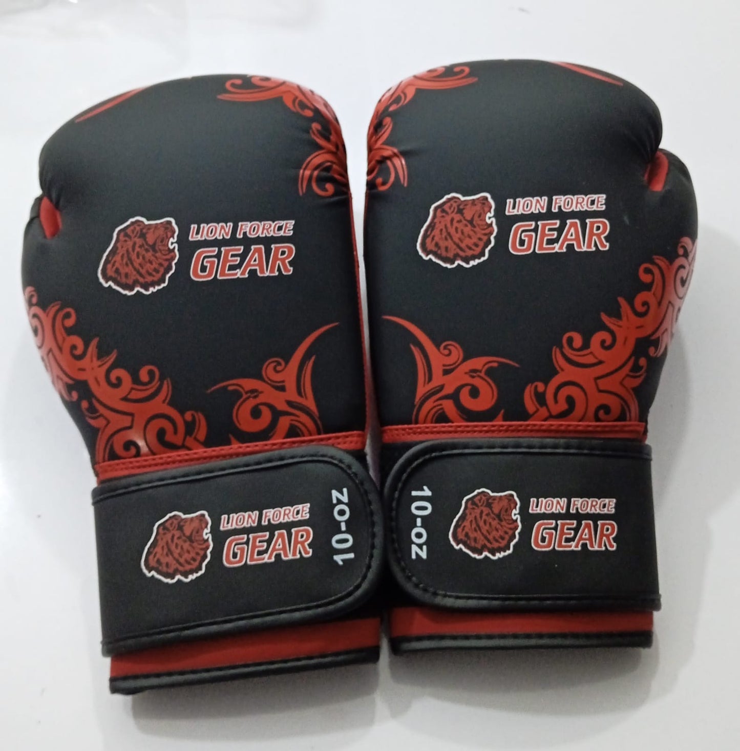 TRIBAL 10oz GLOVES- BLACK/RED